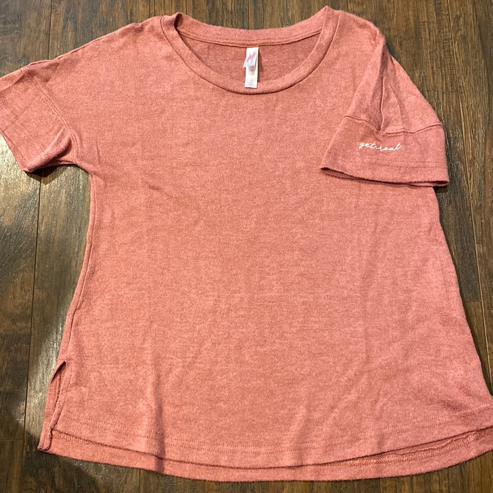 Hardly worn comfy fit tee shirt